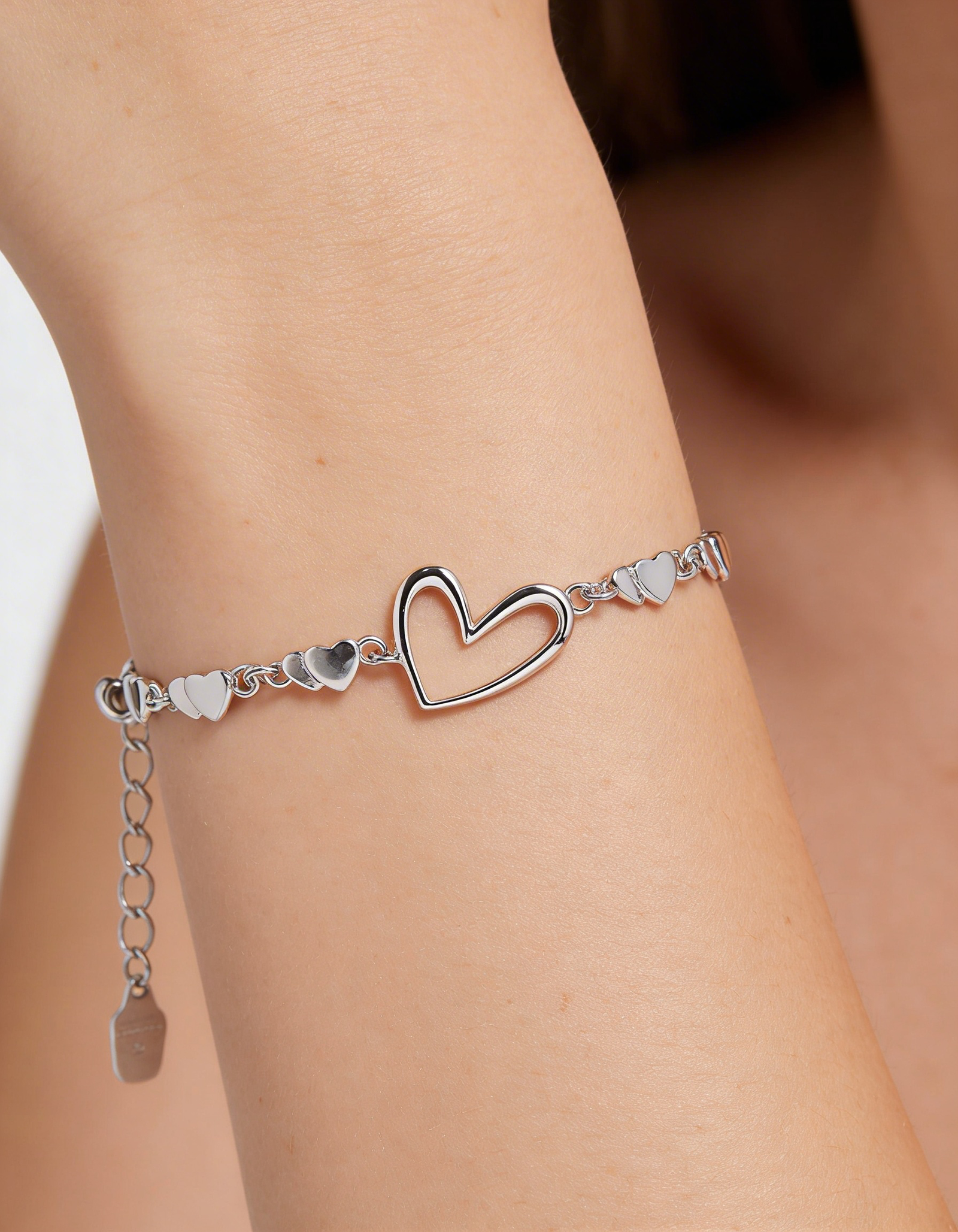 freepik__a-woman-wearing-the-uploaded-sterling-silver-brace__67086