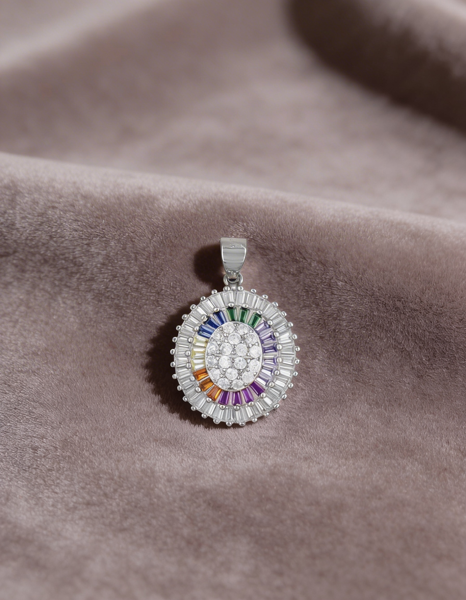 freepik__img1-sterling-silver-pendant-on-muted-velvet-close__86721