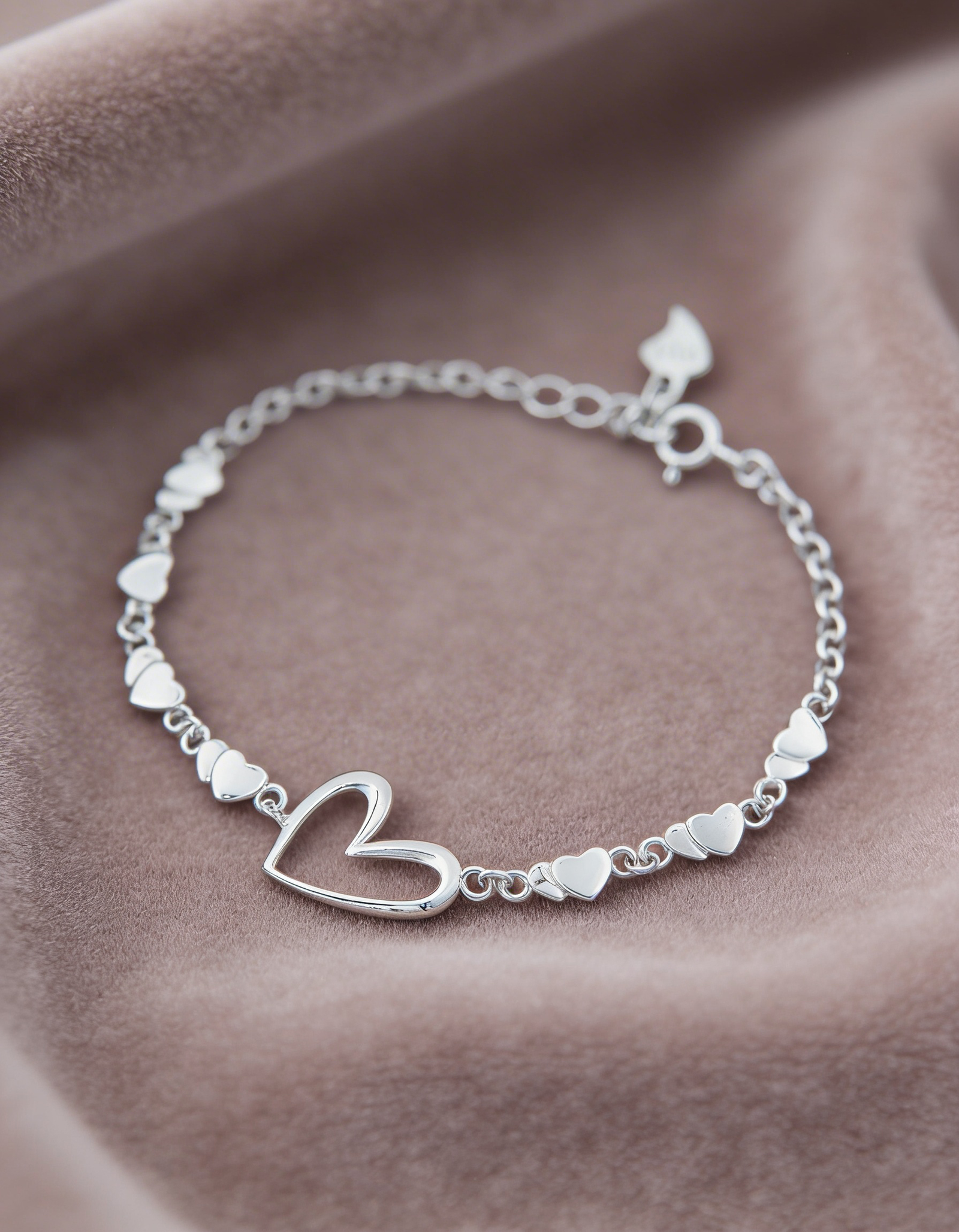 freepik__sterling-silver-bracelet-on-muted-velvet-tight-cen__67087