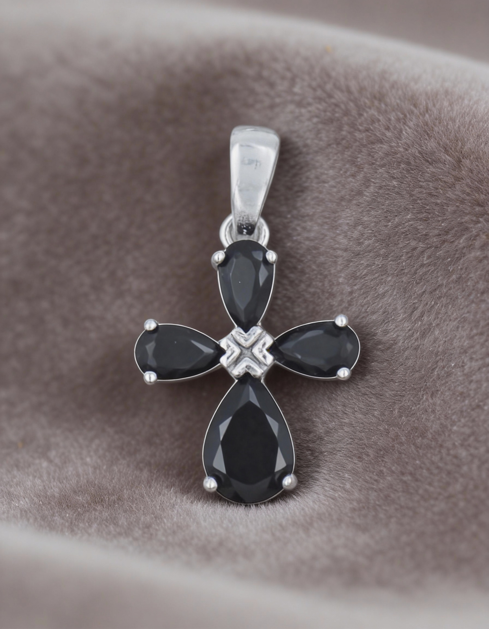 freepik__img1-sterling-silver-pendant-on-muted-velvet-soft-__95935